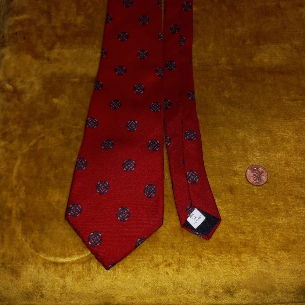 ANDHURST Red with geometric design Fancy 100% Silk Tie Made in USA 58